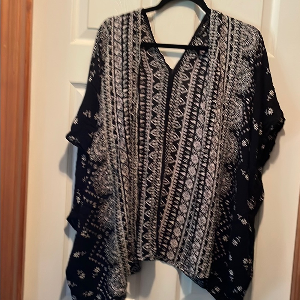 Black and White Women's Shawl